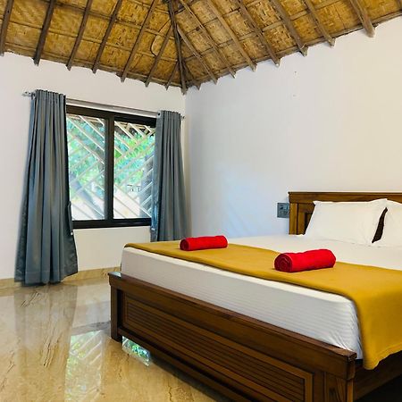Hampi Village Resort & Tutti Cafe Екстериор снимка