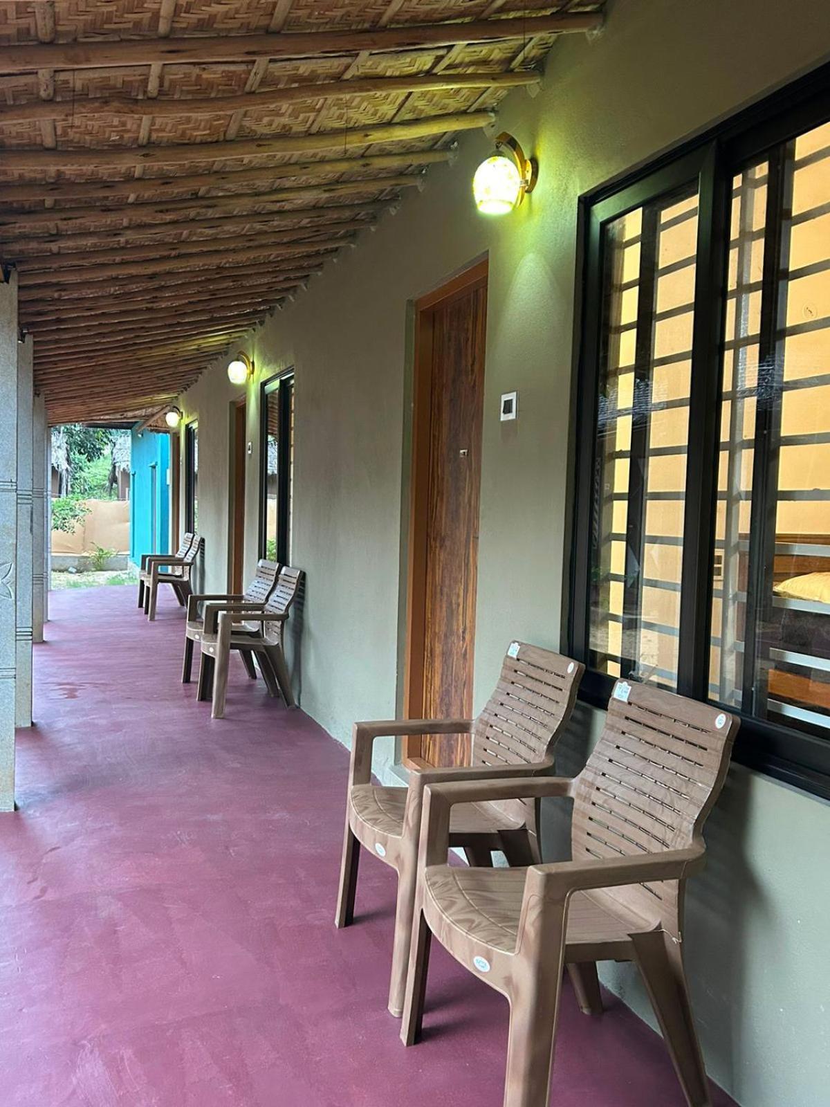 Hampi Village Resort & Tutti Cafe Екстериор снимка