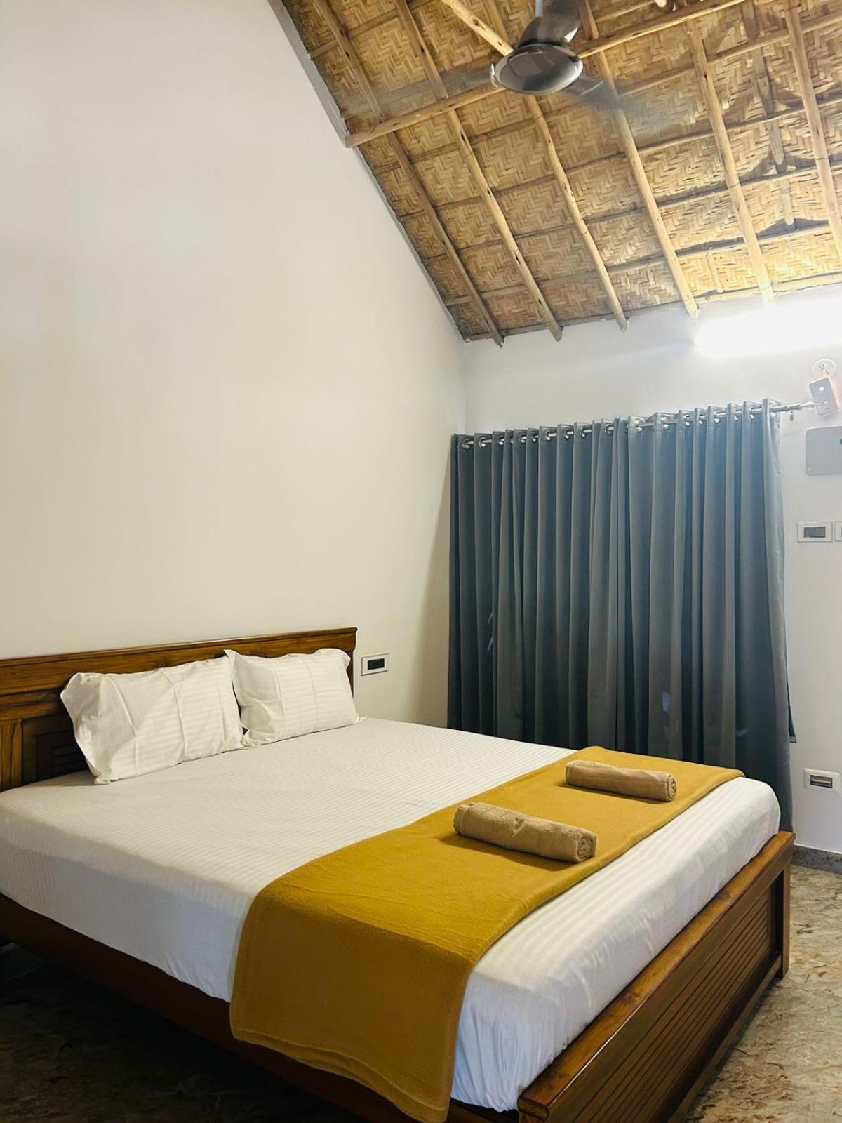 Hampi Village Resort & Tutti Cafe Екстериор снимка