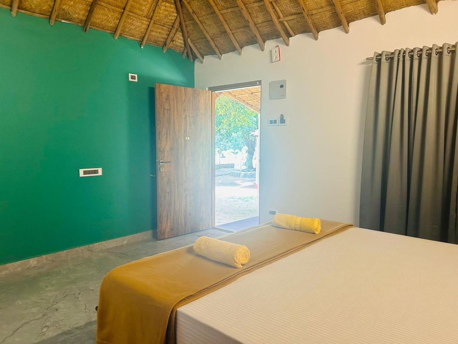 Hampi Village Resort & Tutti Cafe Екстериор снимка