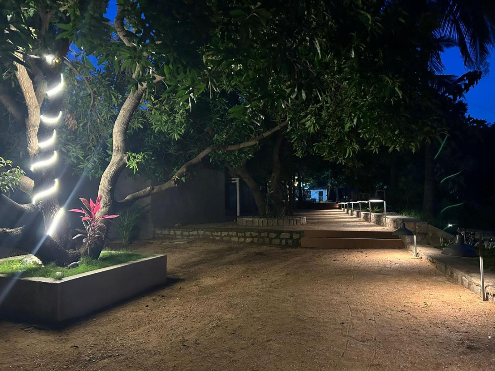 Hampi Village Resort & Tutti Cafe Екстериор снимка