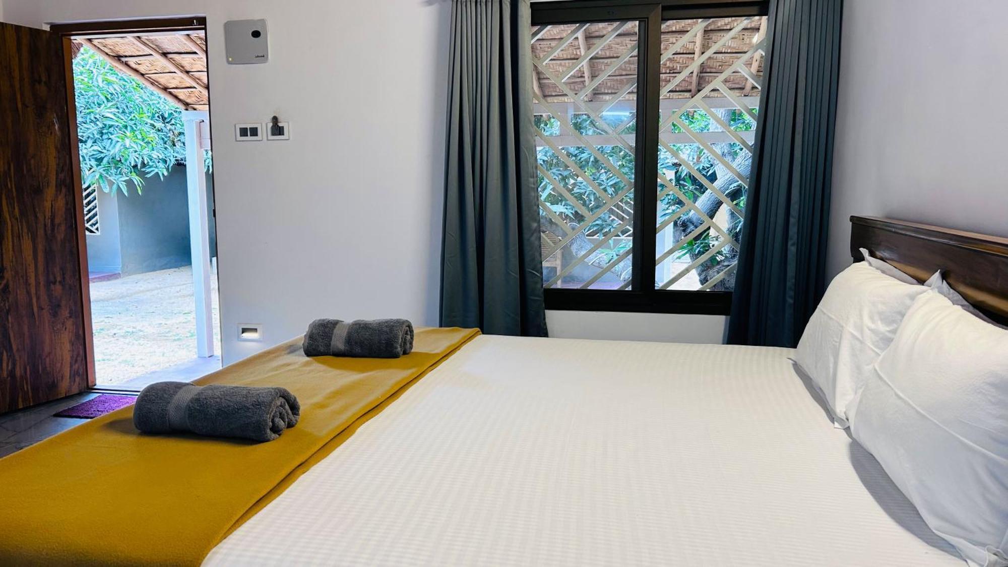 Hampi Village Resort & Tutti Cafe Екстериор снимка