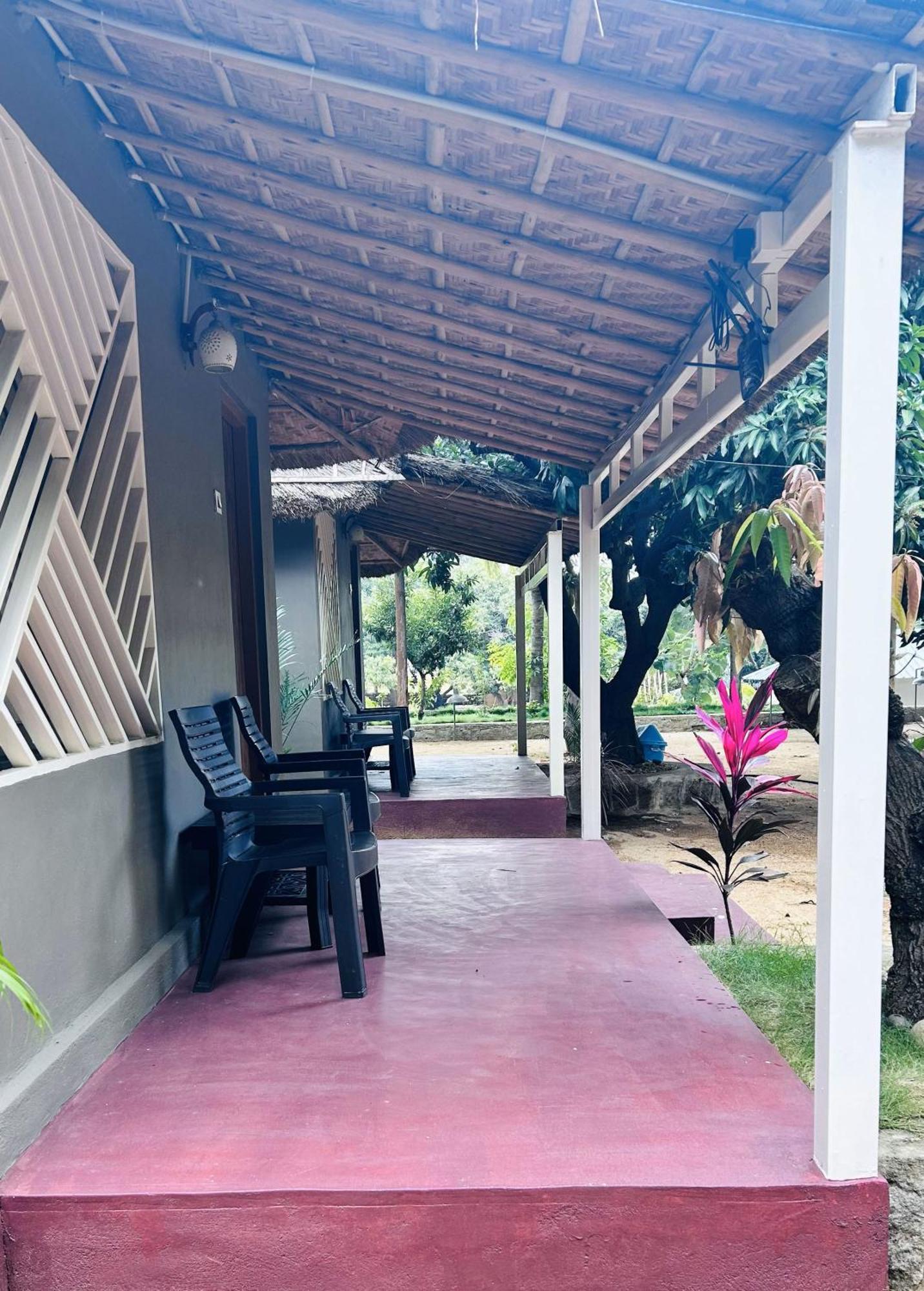 Hampi Village Resort & Tutti Cafe Екстериор снимка